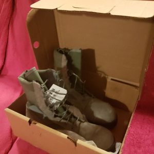 Brand new Altama Military Boots